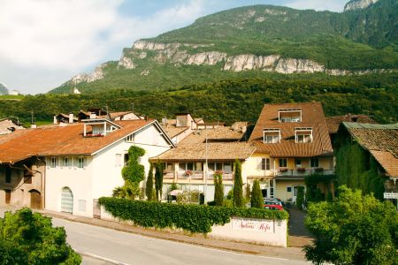 https://www.soccatours.ch/media/catalog/product/cache/da432fc9ee79dfca32e073c2235ab4d7/h/o/hotel_andreas_hofer_soccatours.jpg