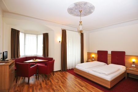 https://www.soccatours.ch/media/catalog/product/cache/da432fc9ee79dfca32e073c2235ab4d7/h/o/hotel_andreas_hofer_soccatours_3_.jpg