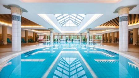 https://www.soccatours.ch/media/catalog/product/cache/da432fc9ee79dfca32e073c2235ab4d7/h/o/hotel_aquarell_16017-30-fussball-trainingslager-cegled-hotel-auqarell-wellness-01.jpg
