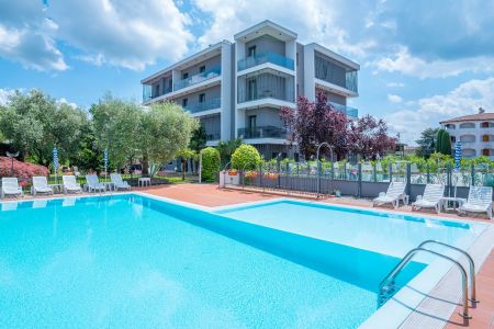 https://www.soccatours.ch/media/catalog/product/cache/da432fc9ee79dfca32e073c2235ab4d7/h/o/hotel_bella_peschiera_2_1_1.jpg