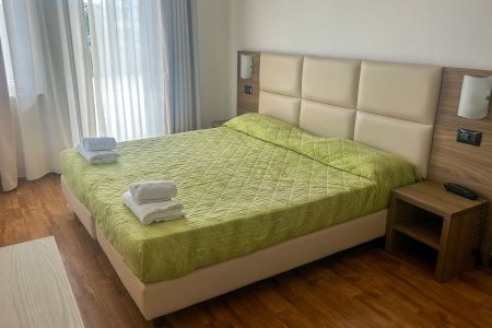 https://www.soccatours.ch/media/catalog/product/cache/da432fc9ee79dfca32e073c2235ab4d7/h/o/hotel_bella_peschiera_6_1.jpg