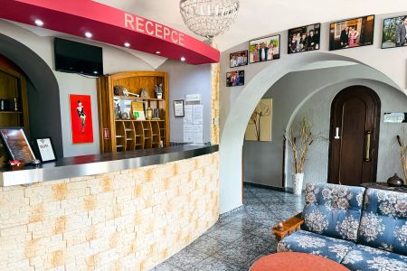 https://www.soccatours.ch/media/catalog/product/cache/da432fc9ee79dfca32e073c2235ab4d7/h/o/hotel_bohemia_excellent_soccatours_2_.jpg