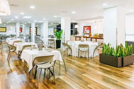 https://www.soccatours.ch/media/catalog/product/cache/da432fc9ee79dfca32e073c2235ab4d7/h/o/hotel_borgia_gandia_soccatours_7_.jpg