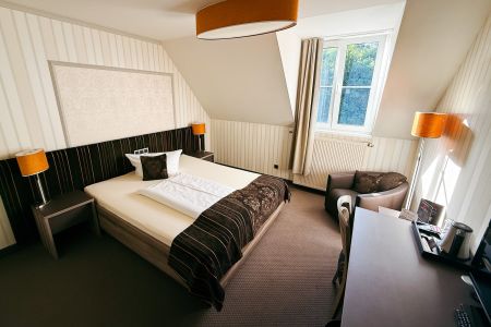 https://www.soccatours.ch/media/catalog/product/cache/da432fc9ee79dfca32e073c2235ab4d7/h/o/hotel_dorotheenhof_soccatours_5_.jpg