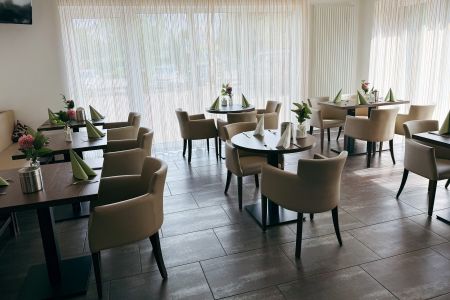 https://www.soccatours.ch/media/catalog/product/cache/da432fc9ee79dfca32e073c2235ab4d7/h/o/hotel_drei_rosen_soccatours_2_.jpg