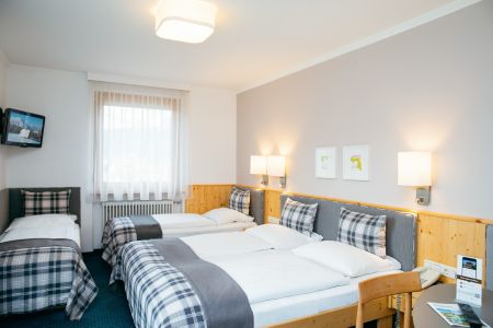 https://www.soccatours.ch/media/catalog/product/cache/da432fc9ee79dfca32e073c2235ab4d7/h/o/hotel_gasthof_kirchenwirt_soccatours_3_.jpg
