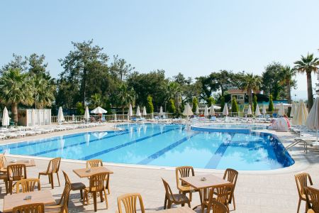 https://www.soccatours.ch/media/catalog/product/cache/da432fc9ee79dfca32e073c2235ab4d7/h/o/hotel_linda_resort_soccatours_3_.jpg