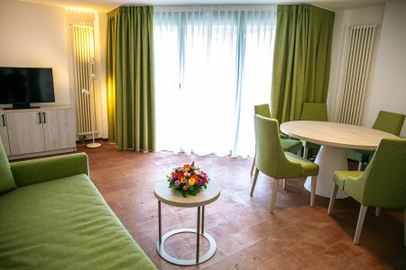 https://www.soccatours.ch/media/catalog/product/cache/da432fc9ee79dfca32e073c2235ab4d7/h/o/hotel_nessi_soccatours_6_.jpg