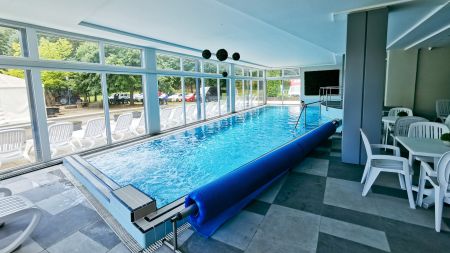 https://www.soccatours.ch/media/catalog/product/cache/da432fc9ee79dfca32e073c2235ab4d7/h/o/hotel_szieszta_16006-30-fussball-trainingslager-sopron-hotel-szieszta-wellnessbereich-2.jpg