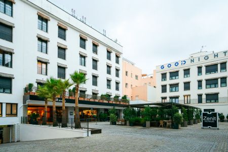 https://www.soccatours.ch/media/catalog/product/cache/da432fc9ee79dfca32e073c2235ab4d7/h/o/hotel_zenit_soccatours.jpg