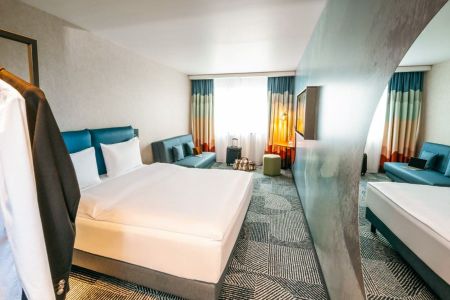 https://www.soccatours.ch/media/catalog/product/cache/da432fc9ee79dfca32e073c2235ab4d7/i/b/ibis_styles_soccatours_4_.jpg