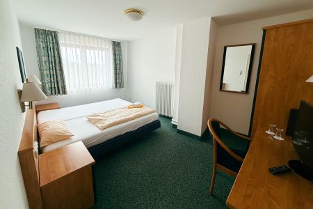 https://www.soccatours.ch/media/catalog/product/cache/da432fc9ee79dfca32e073c2235ab4d7/l/a/landhotel_imhof_soccatours_7_.jpg