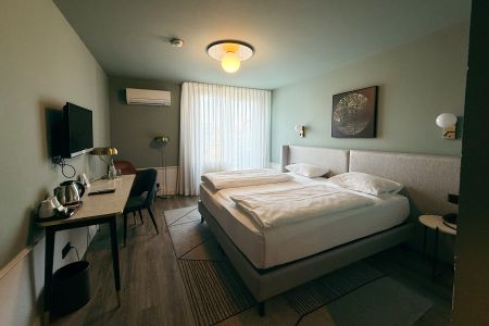 https://www.soccatours.ch/media/catalog/product/cache/da432fc9ee79dfca32e073c2235ab4d7/m/e/mercure_hotel_pforzheim_soccatours_7_.jpg