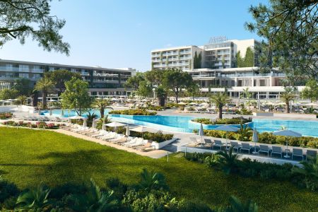 https://www.soccatours.ch/media/catalog/product/cache/da432fc9ee79dfca32e073c2235ab4d7/p/i/pical_resort_soccatours_1_.jpg