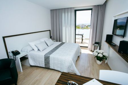 https://www.soccatours.ch/media/catalog/product/cache/da432fc9ee79dfca32e073c2235ab4d7/p/l/playa_oliva_soccatours_6_.jpg