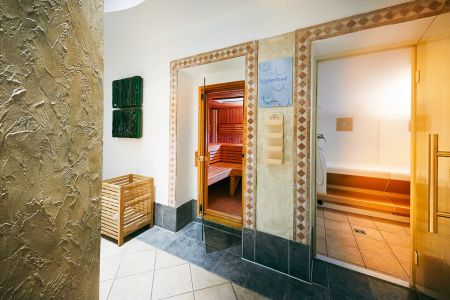 https://www.soccatours.ch/media/catalog/product/cache/da432fc9ee79dfca32e073c2235ab4d7/p/o/porthotel_rotenburg_soccatours_7_.jpg
