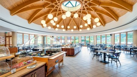 https://www.soccatours.ch/media/catalog/product/cache/da432fc9ee79dfca32e073c2235ab4d7/r/e/restaurant_1_1.jpg