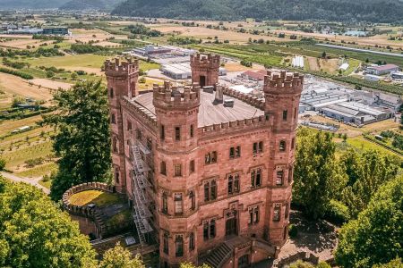 https://www.soccatours.ch/media/catalog/product/cache/da432fc9ee79dfca32e073c2235ab4d7/s/c/schloss_ortenberg_soccatours.jpg