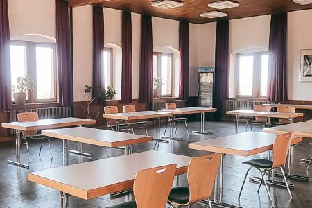 https://www.soccatours.ch/media/catalog/product/cache/da432fc9ee79dfca32e073c2235ab4d7/s/c/schloss_ortenberg_soccatours_4_.jpg