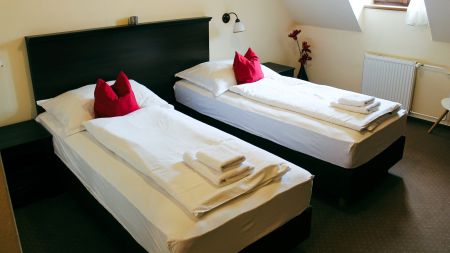 https://www.soccatours.ch/media/catalog/product/cache/da432fc9ee79dfca32e073c2235ab4d7/s/c/schwimmtrainingslager_hotel_koruna4_1.jpg