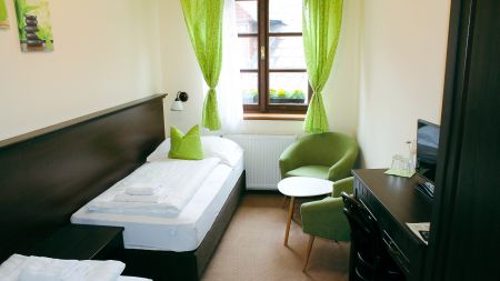 https://www.soccatours.ch/media/catalog/product/cache/da432fc9ee79dfca32e073c2235ab4d7/s/c/schwimmtrainingslager_hotel_koruna5_1.jpg