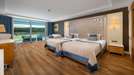 https://www.soccatours.ch/media/catalog/product/cache/da432fc9ee79dfca32e073c2235ab4d7/s/h/shdb-deluxe_room-001_kara_manzar.jpg