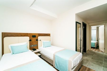 https://www.soccatours.ch/media/catalog/product/cache/da432fc9ee79dfca32e073c2235ab4d7/s/i/side_moon_palace_soccatours_9_.jpg
