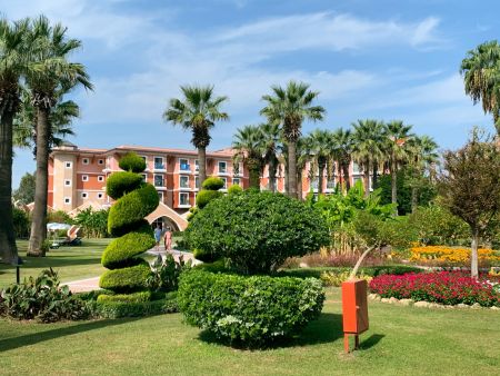 https://www.soccatours.ch/media/catalog/product/cache/da432fc9ee79dfca32e073c2235ab4d7/t/e/tennistrainingslager_club_mega_saray.jpg