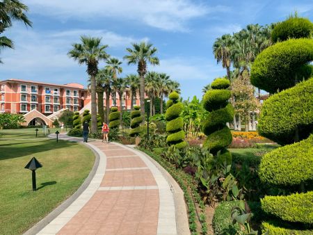 https://www.soccatours.ch/media/catalog/product/cache/da432fc9ee79dfca32e073c2235ab4d7/t/e/tennistrainingslager_club_mega_saray2.jpg