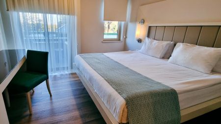 https://www.soccatours.ch/media/catalog/product/cache/da432fc9ee79dfca32e073c2235ab4d7/x/a/xanthe_hotel_17009-10-fussball-trainingslager-side-hotel-hotelausstattung-1.jpg