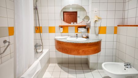 https://www.soccatours.ch/media/catalog/product/cache/da432fc9ee79dfca32e073c2235ab4d7/z/i/zimmer_3_1.jpg