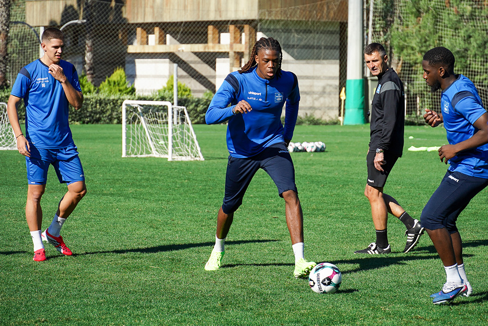 FC Blau-Weiß Linz im Fußball-Trainingslager Belek